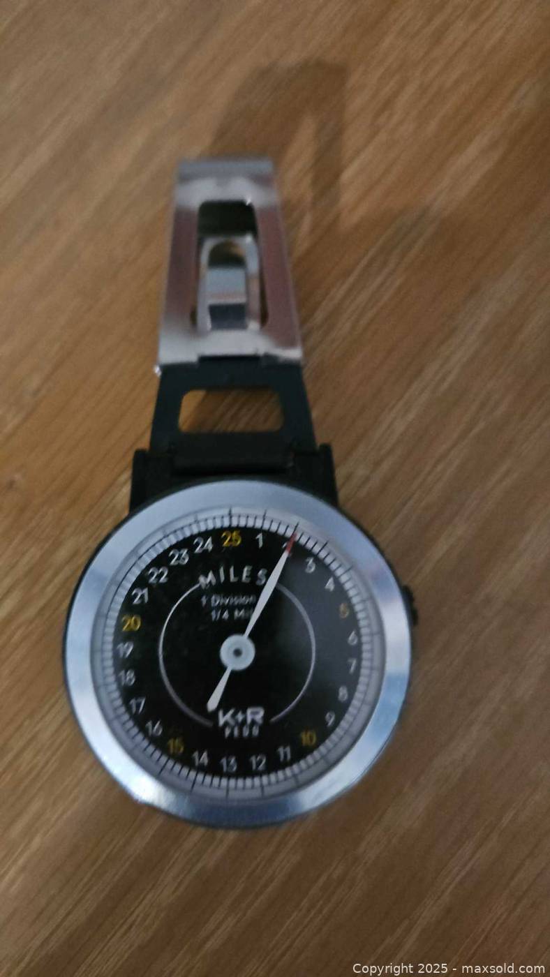 K&R pedometer and metal analog travel clock | Maxsold