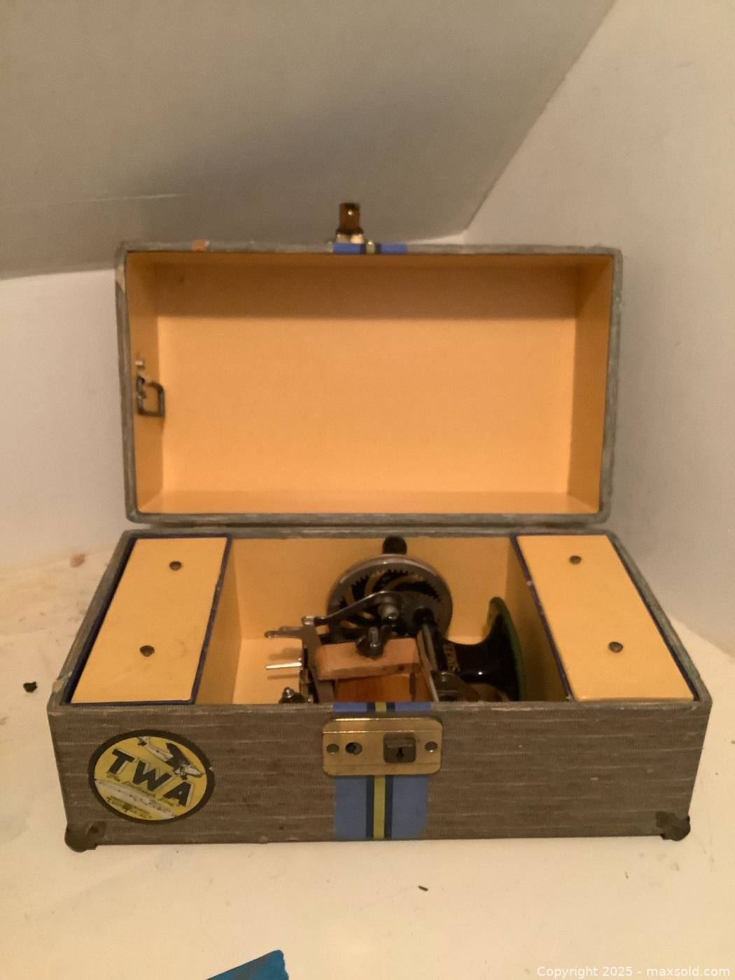 Ancienne bouteille de parfum Schuco des années 1920, singe en