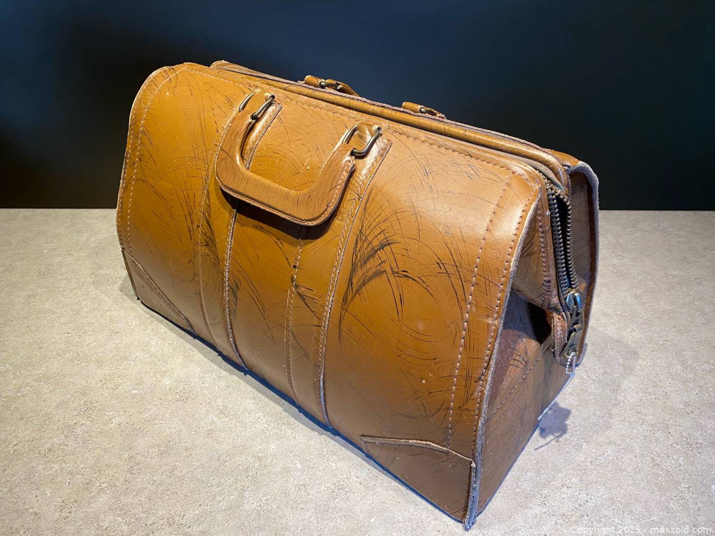 Vintage Queen Leather Doctor's Bag Top Grain Cowhide Made in